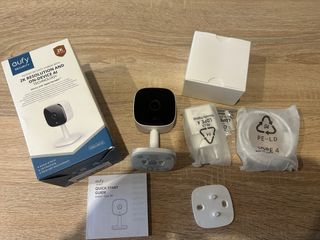 Cámara Eufy Indoor Cam 2K + Tarjeta 64GB