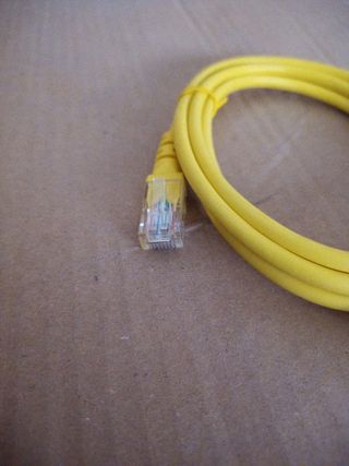 Cable de red Ethernet amarillo