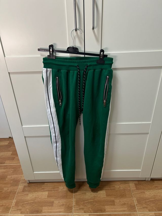 Pantalones deportivos verdes con cremalleras
