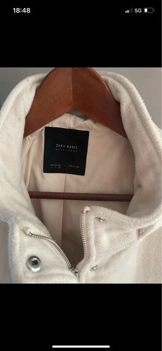 Chaqueta Zara blanca/ Beige con Capucha