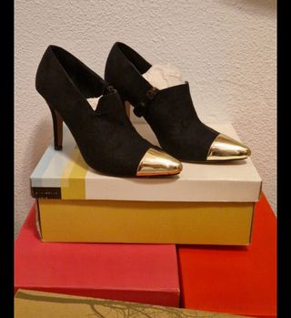 Zapatos tacón mujer negros y dorados