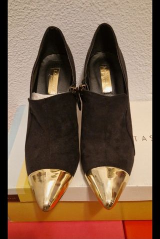 Zapatos tacón mujer negros y dorados