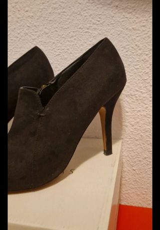 Zapatos tacón mujer negros y dorados