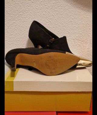 Zapatos tacón mujer negros y dorados