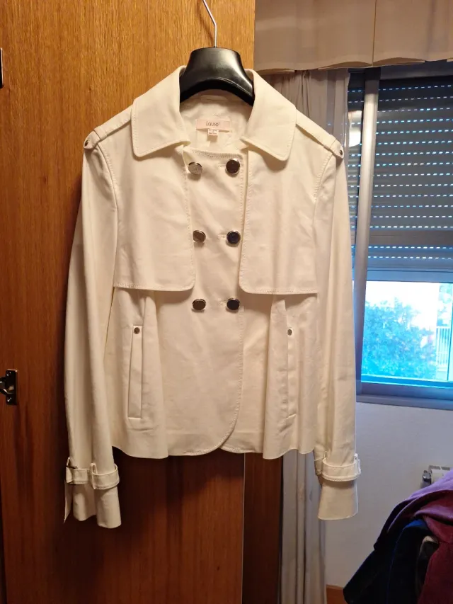 Chaqueta Laurel, Blanca, de mujer Esta forrada,