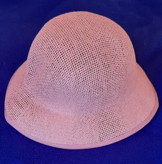 Sombrero de paja tejido violeta