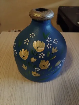 Botella atrapamoscas antigua decorada azul flores