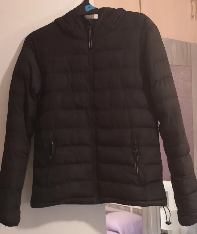 Cazadora acolchada negra capucha Talla XS