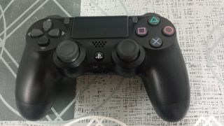 PS4 500GB + DUALSHOCKS + CABLES DE ALIMENTACIÓN.