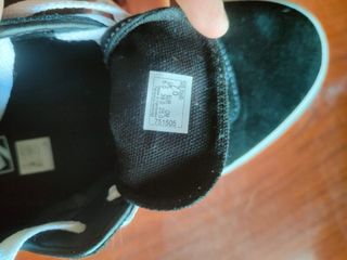 Zapatillas Vans Negras y Blancas