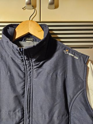 Lotto 2 gilet, 2 magliette taglia M e 2 cappelli