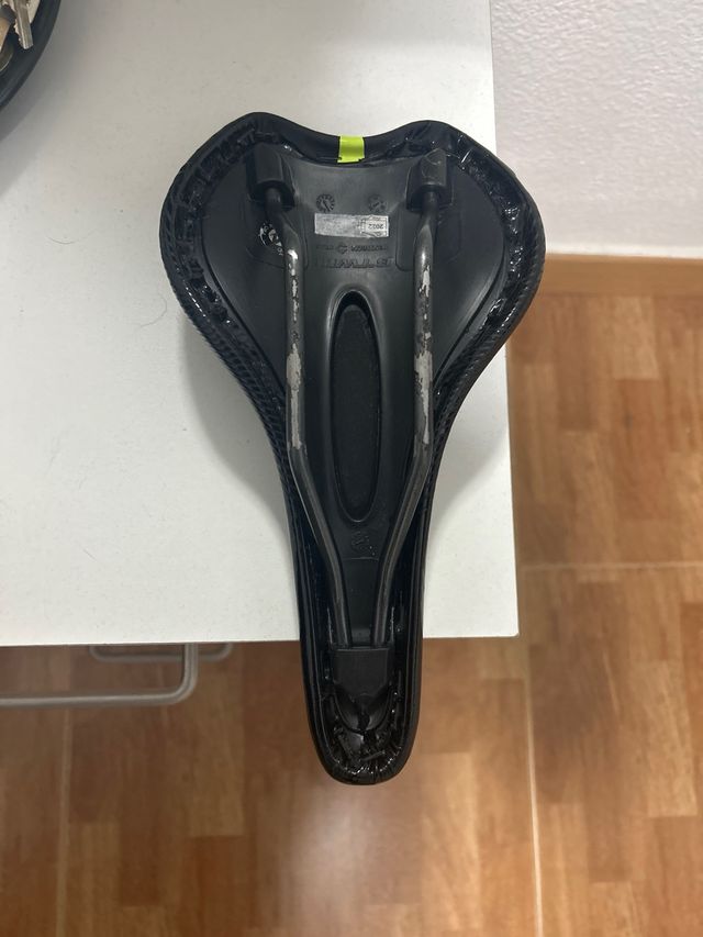 Sillín Bici Negro y Amarillo