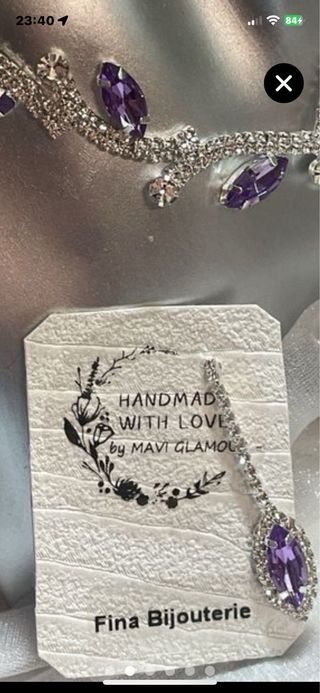 Conjunto de fiesta con piedras lilas