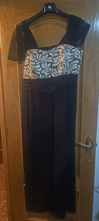 Traje de fiesta talla XXXL negro y dorado.