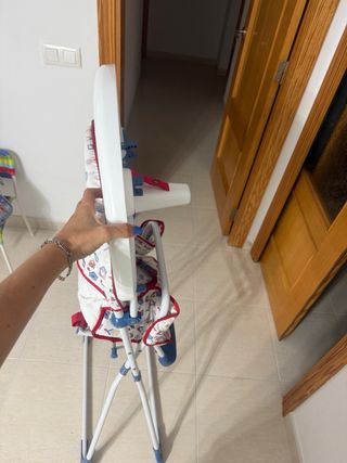 Trona infantil plegable muy práctica