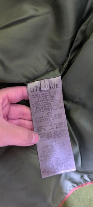 Abrigo de lana verde marca Uterque 