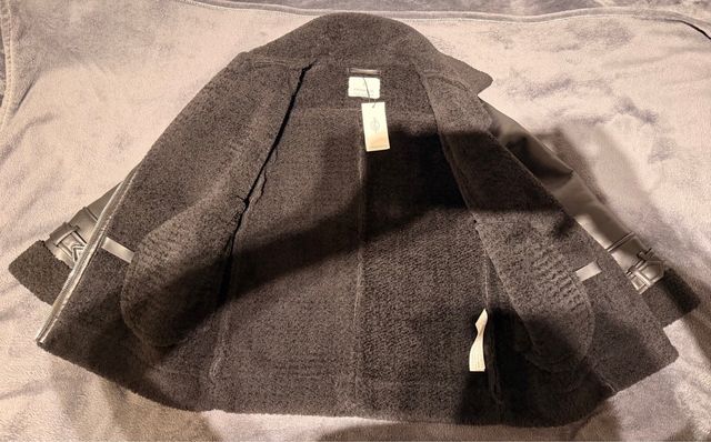 Chaqueta negra efecto piel con borreguito - Mujer