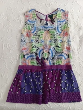 Vestido estampado floral y círculos