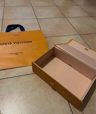 Busta e scatola Louis Vuitton