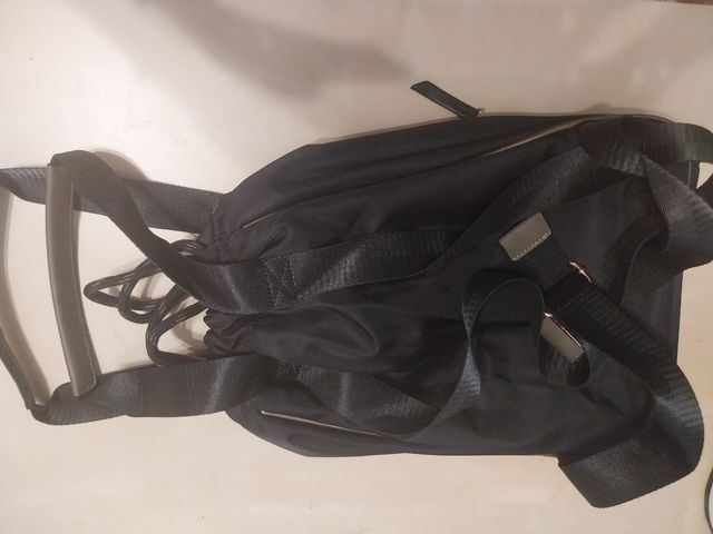 Zapatillas casual y mochila Gioseppo