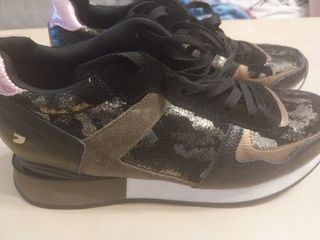 Zapatillas casual y mochila Gioseppo