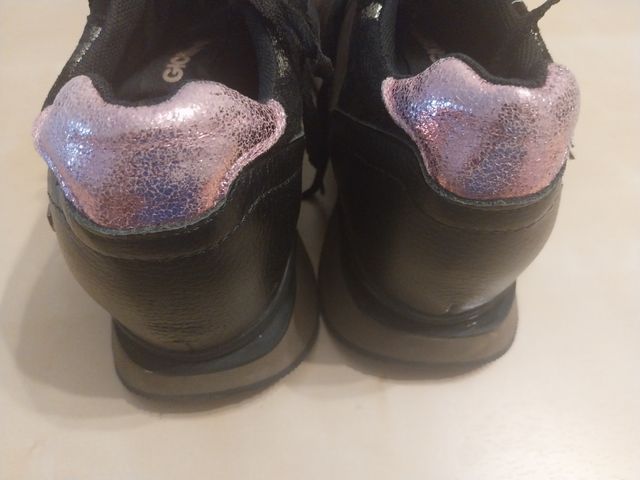 Zapatillas casual y mochila Gioseppo