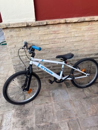 Bicicleta B'Twin blanca