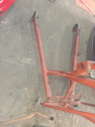 Grúa de taller hidráulica roja.1000 kilos .