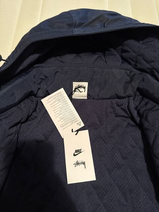 Chaqueta Nike x Stüssy con capucha azul