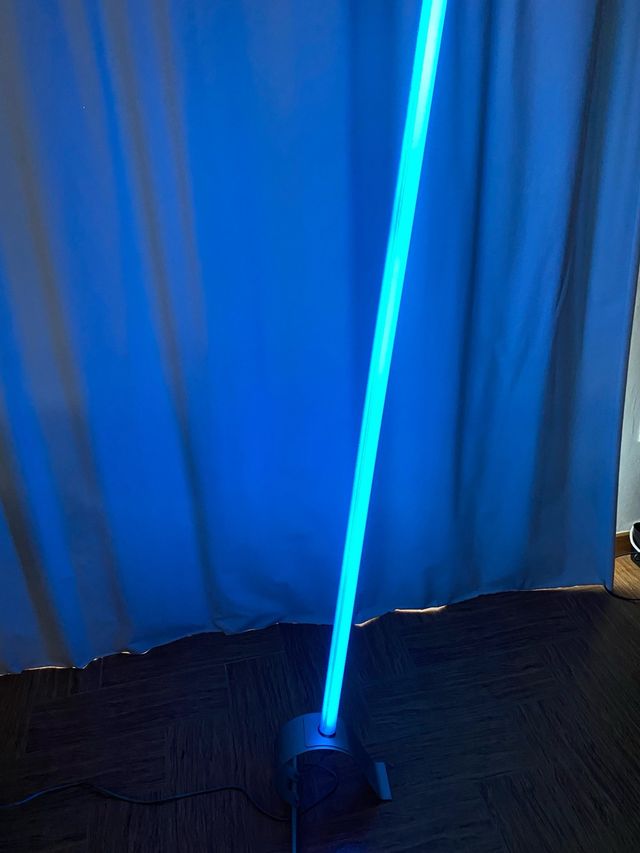 Lámpara LED de pie azul