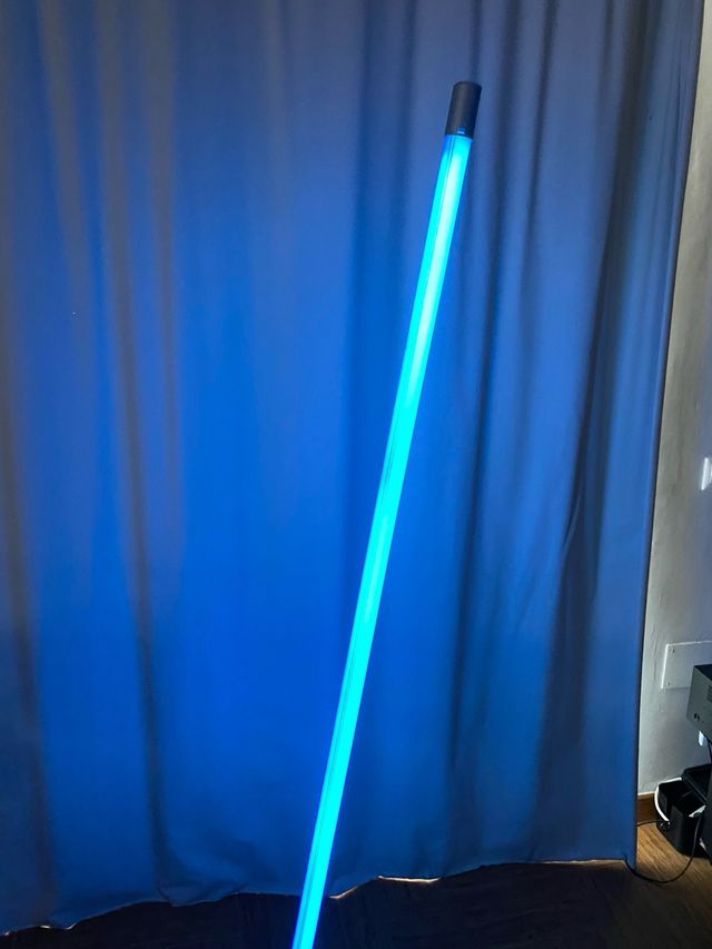 Lámpara LED de pie azul