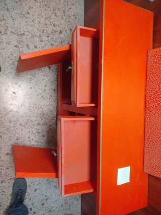 Taquillón antiguo madera rojo y dorado