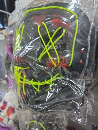 Mascara Halloween LED con pilas de regalo