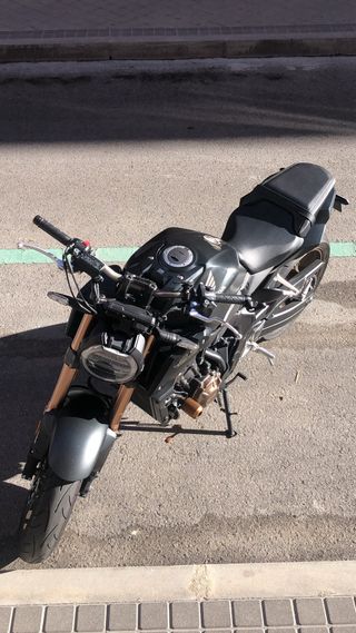 Honda CB650R Negra, siempre en garaje muy cuidada.