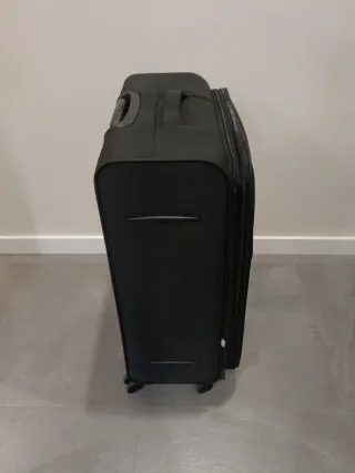 Maleta de viaje grande. 
