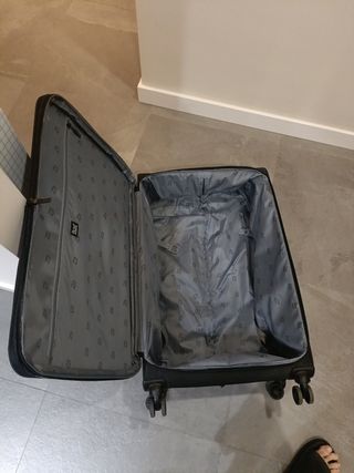Maleta de viaje grande. 
