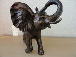 IMPONENTE ELEFANTE AFRICANO. Image Eduard Martens