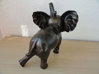 IMPONENTE ELEFANTE AFRICANO. Image Eduard Martens