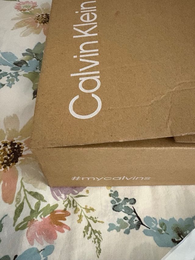 Cajas y bolsa Calvin Klein