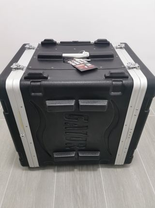 Rack 8U Gator GRR-8L con ruedas