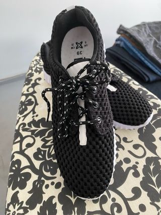 Zapatillas Mujer Munich Negras y Blancas