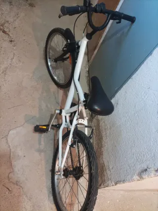 Bicicleta infantil B'TWIN blanca