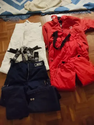 3 Pantalones y 1 chaqueta de esquí.