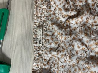 Falda Stradivarius flores naranjas Talla S