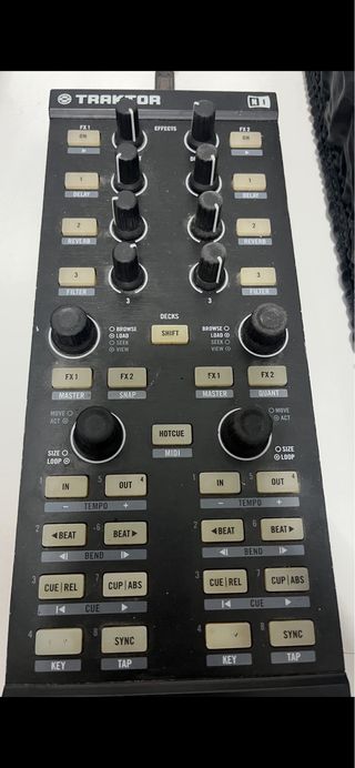 Controlador DJ Traktor Kontrol X1