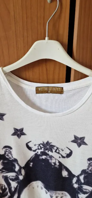 Maglia uomo stampa teschio e stelle