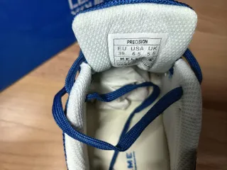 Zapatillas fútbol sala a estrenar.