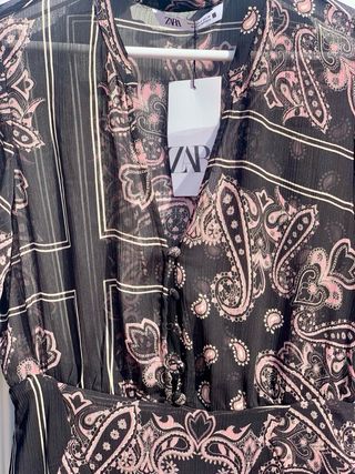 Vestido Zara Estampado Negro y Rosa