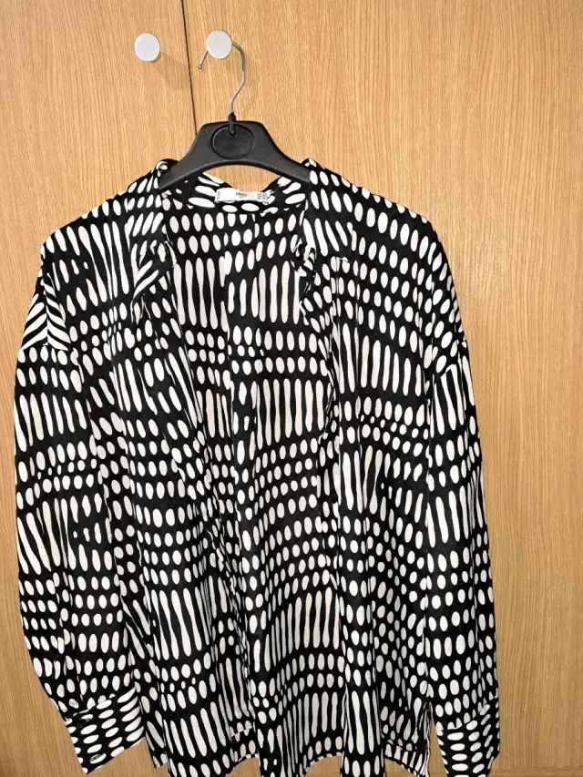 Blusa Mango Estampada Blanco y Negro