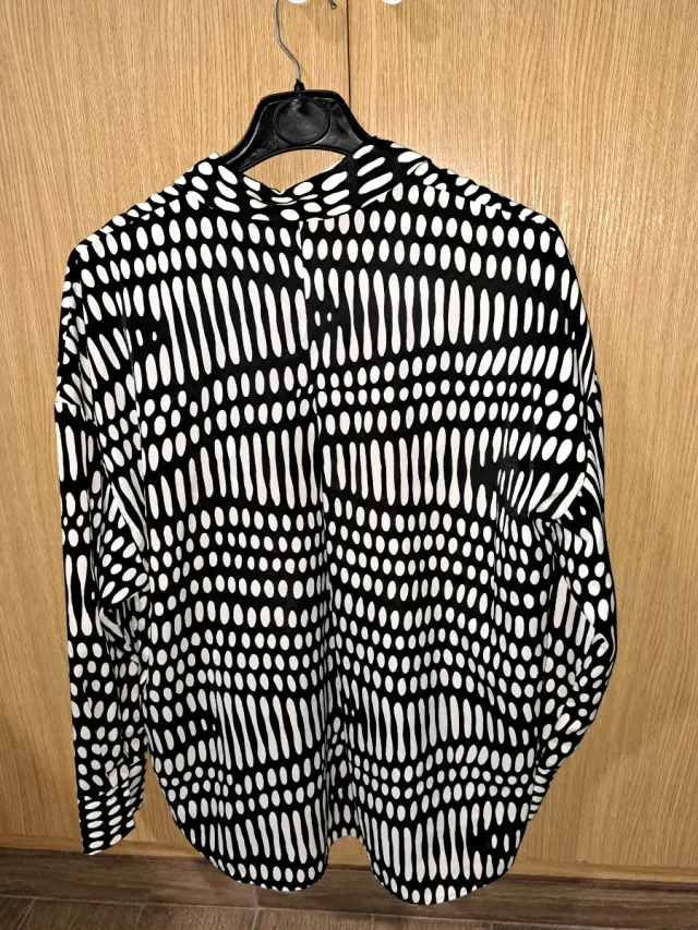 Blusa Mango Estampada Blanco y Negro